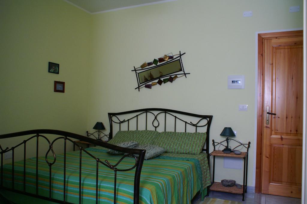 Bed and Breakfast Su Sole Posada  Habitación foto
